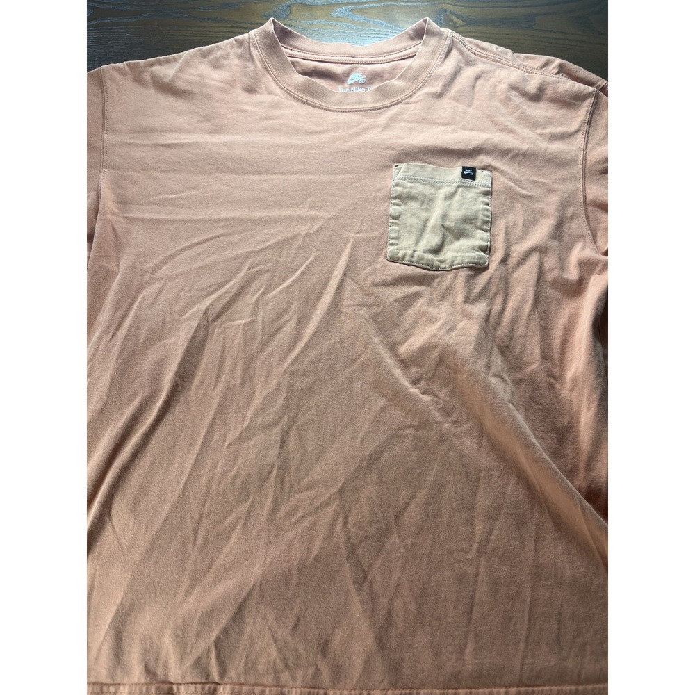 Nike SB Shirt Mens Medium Peach/Pink Pocket Skateboarding Tee Classic